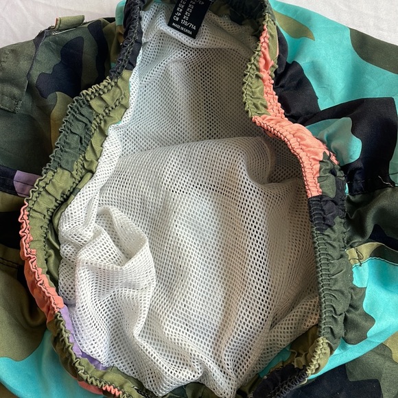Colourful Camo Swim Trunks Forever 21 Men Size XS - Picture 6 of 6